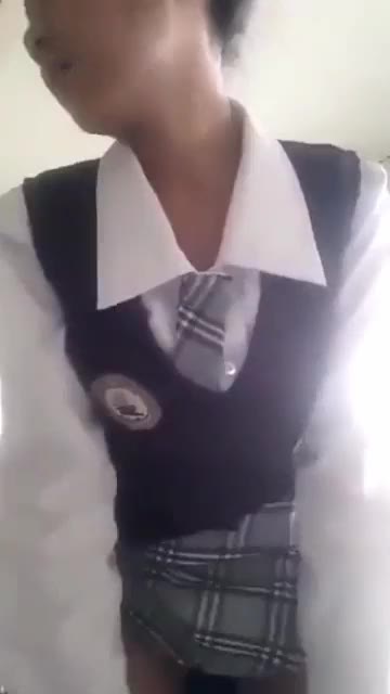 ➤ Follando a colegiala traviesa en el salon Colegiala Casero 